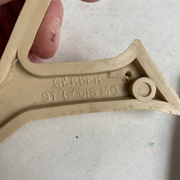 Lot 5 Gerber Industries Plastic Molded Letters Y E R F Faux Wood Look - Picture 5 of 5